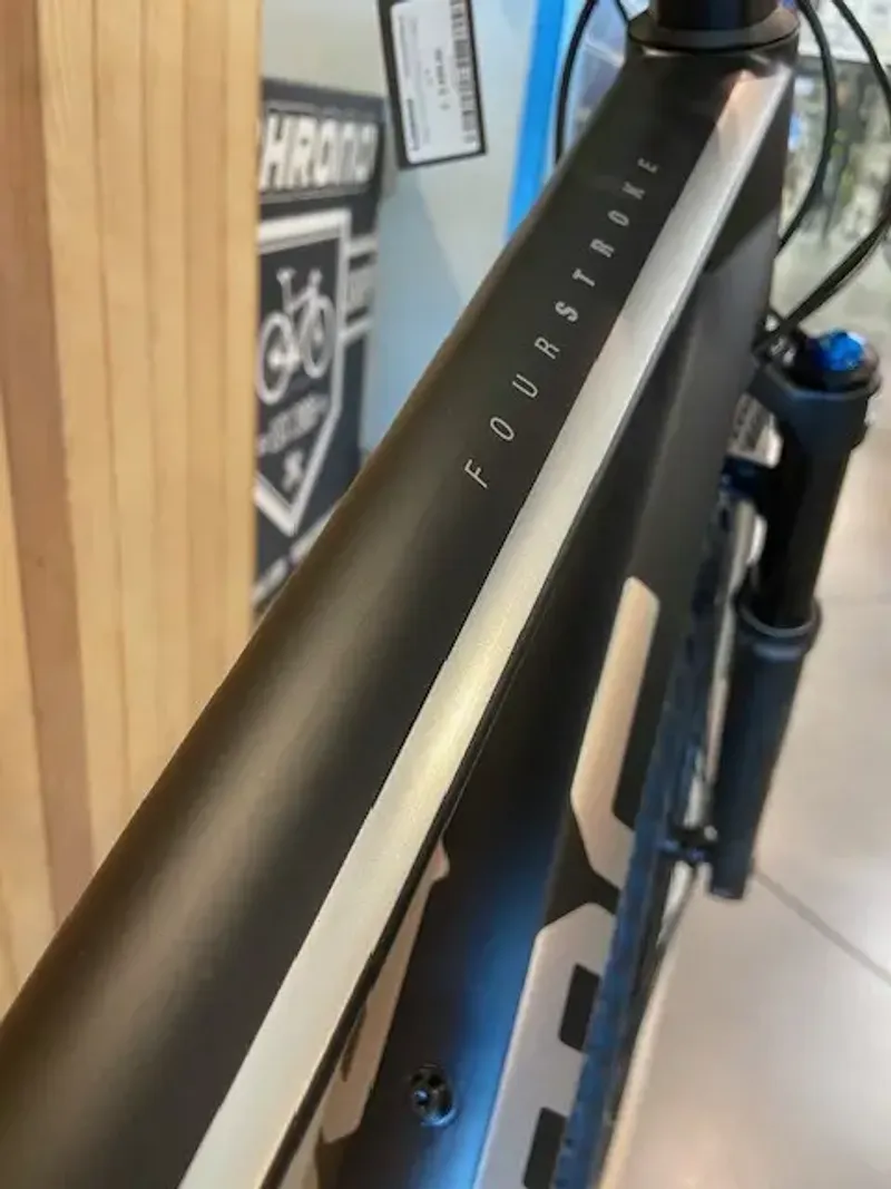 Used BMC Fourstroke 01 THREE 2022 Mountainbike, Black — image 3 of 6