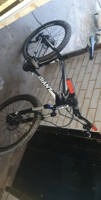 Used Giant Gaint xtc 2012 Mountainbike, Negro — image 1 of 4