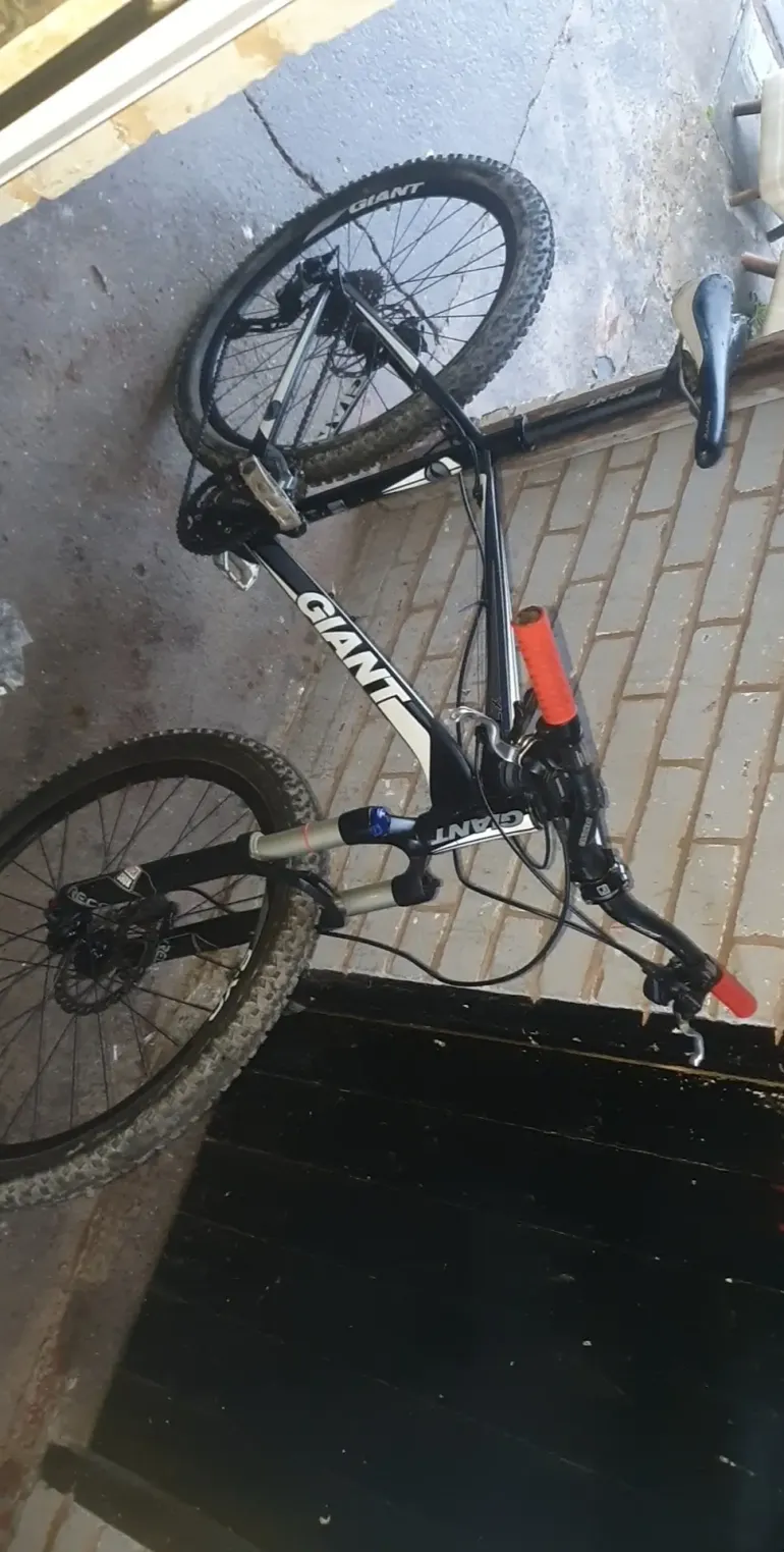 Used Giant Gaint xtc 2012 Mountainbike, Negro — image 1 of 4