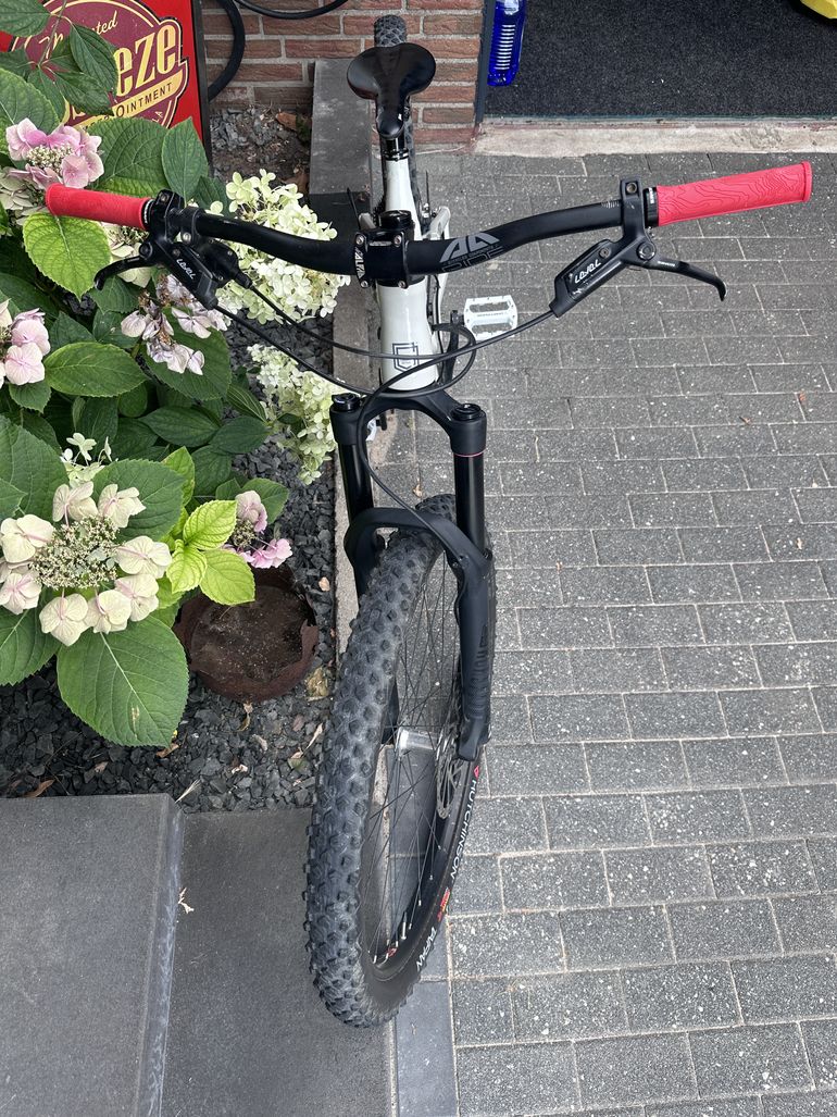 Used Commencal META TR 29 ORIGIN 2020 Mountainbike, Light Gray, 29 — image 3 of 5