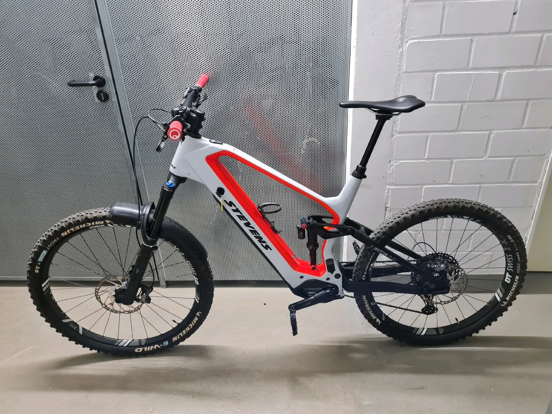 Stevens hybrid hot sale bike