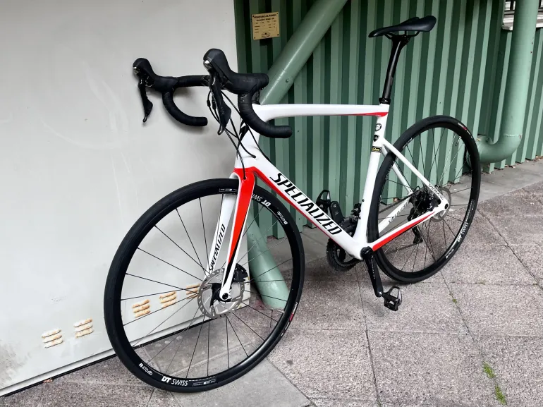 Specialized tarmac sl6 comp best sale disc road bike 2019