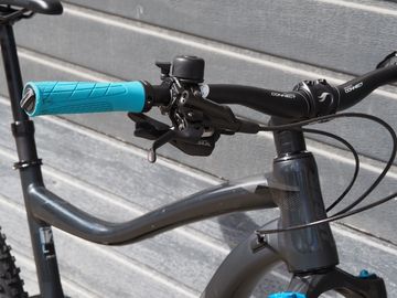 Used Giant Trance 2 2019 Mountainbike, Light Gray, 27.5 (650B) — image 4 of 7