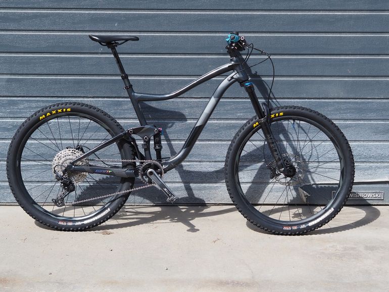 Used Giant Trance 2 2019 Mountainbike, Light Gray, 27.5 (650B) — image 1 of 7