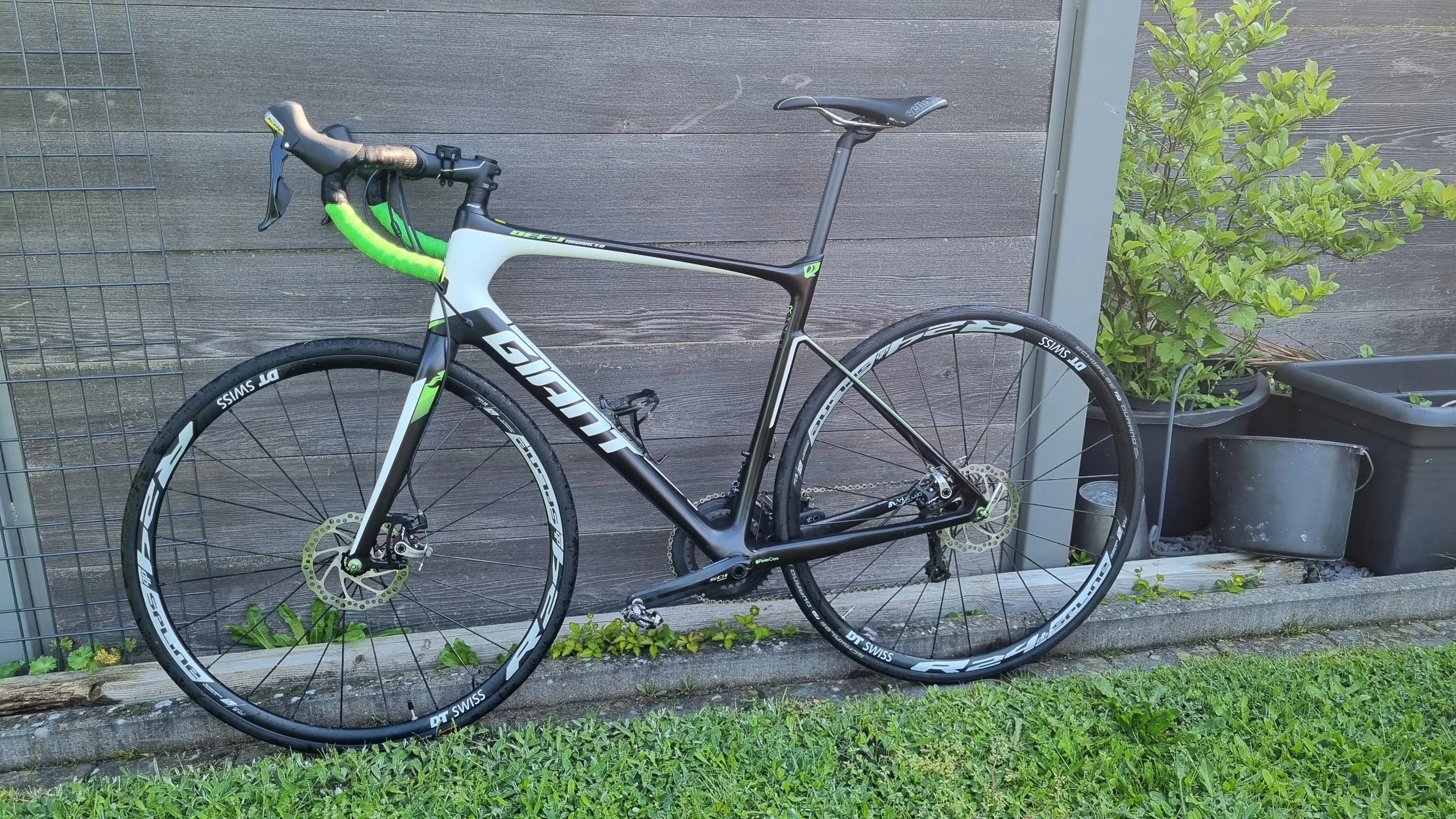 Giant Defy Advanced 2 LTD used in L buycycle USA