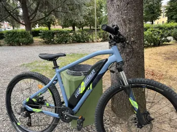 Used ROCKRIDER 27.5" E-ST 100 ELECTRIC MOUNTAIN BIKE 2021 Mountainbike, Light Gray — image 2 of 3