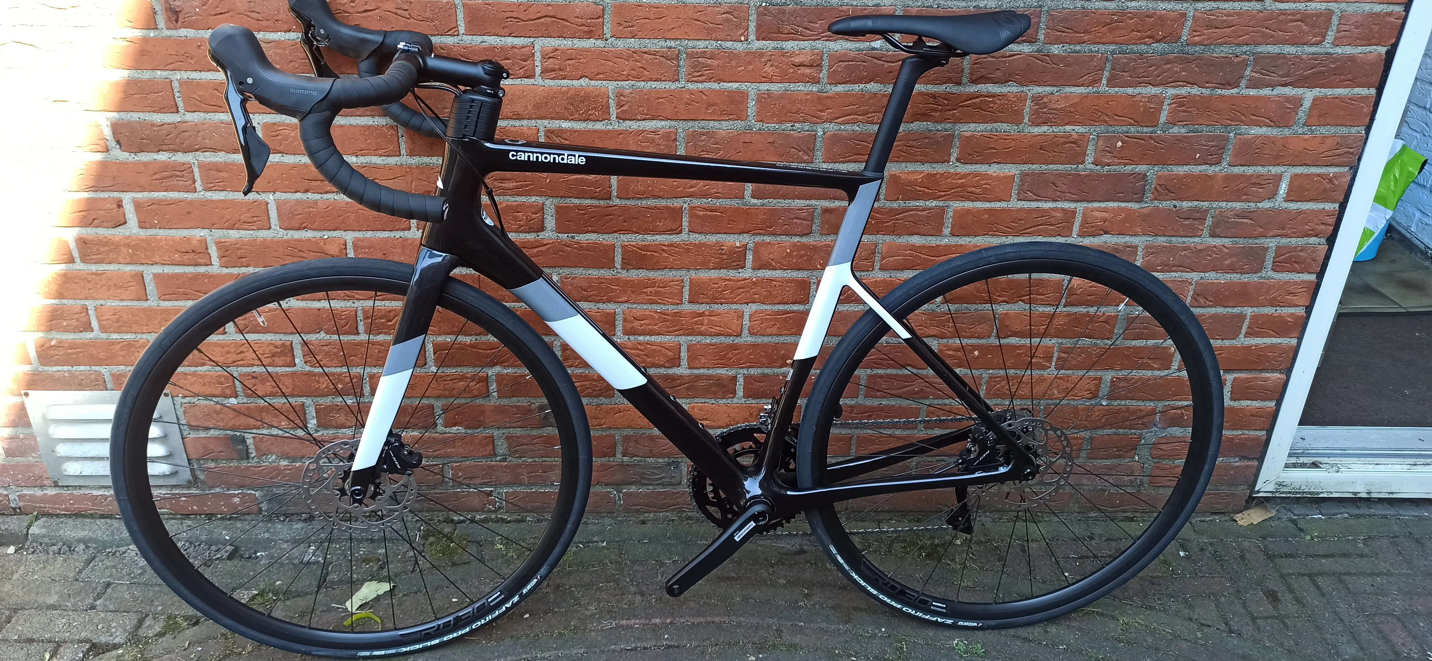 Cannondale SuperSix EVO Carbon Disc 105 used in 56 cm buycycle