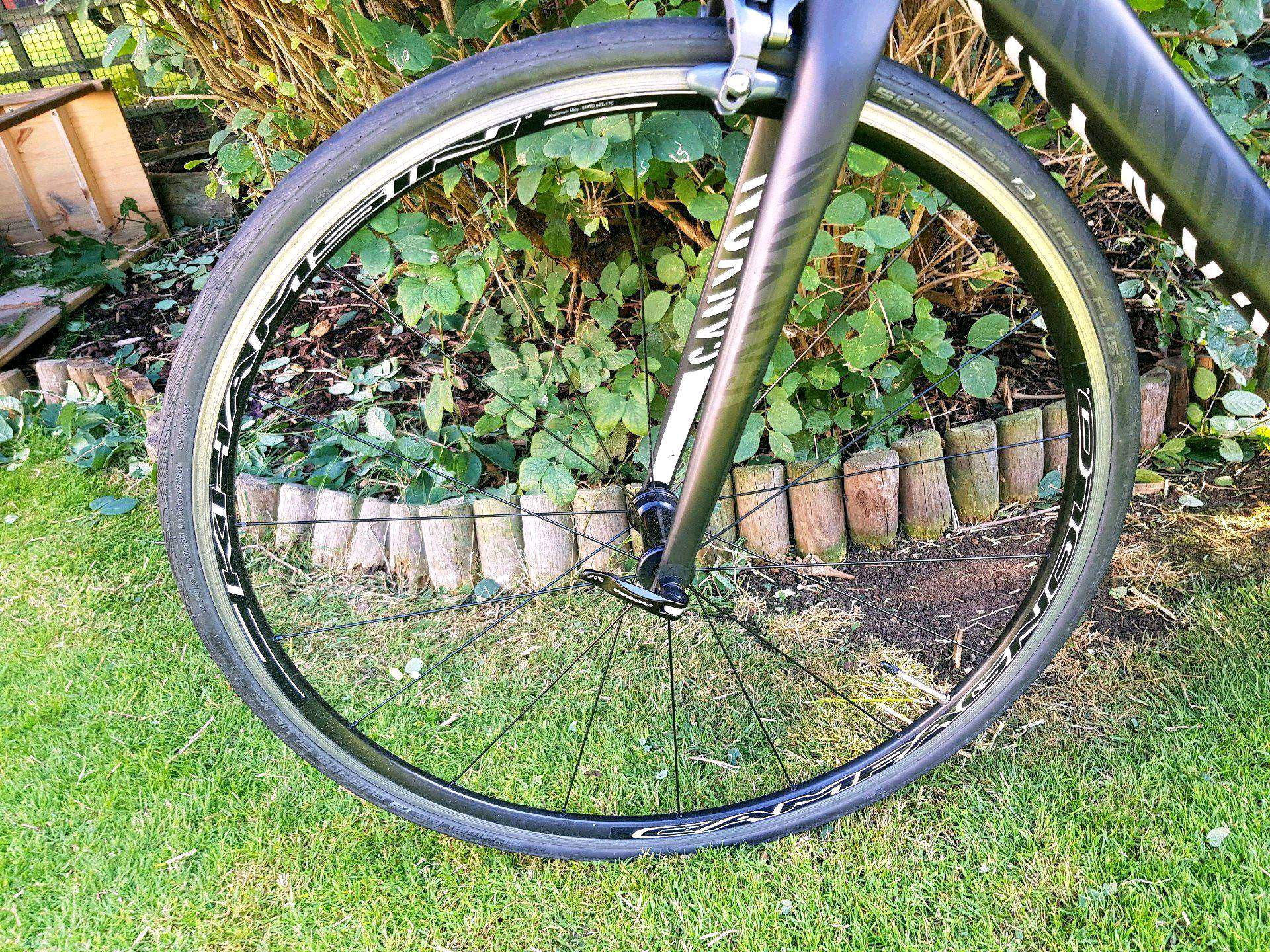 Canyon ULTIMATE CF SL 9.0 used in L | buycycle