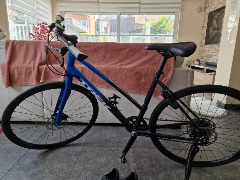 Used Trek FX 3 Disc Stagger 2023 Road & Gravel, Azul — image 3 of 3