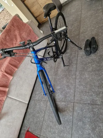 Used Trek FX 3 Disc Stagger 2023 Road & Gravel, Azul — image 1 of 3