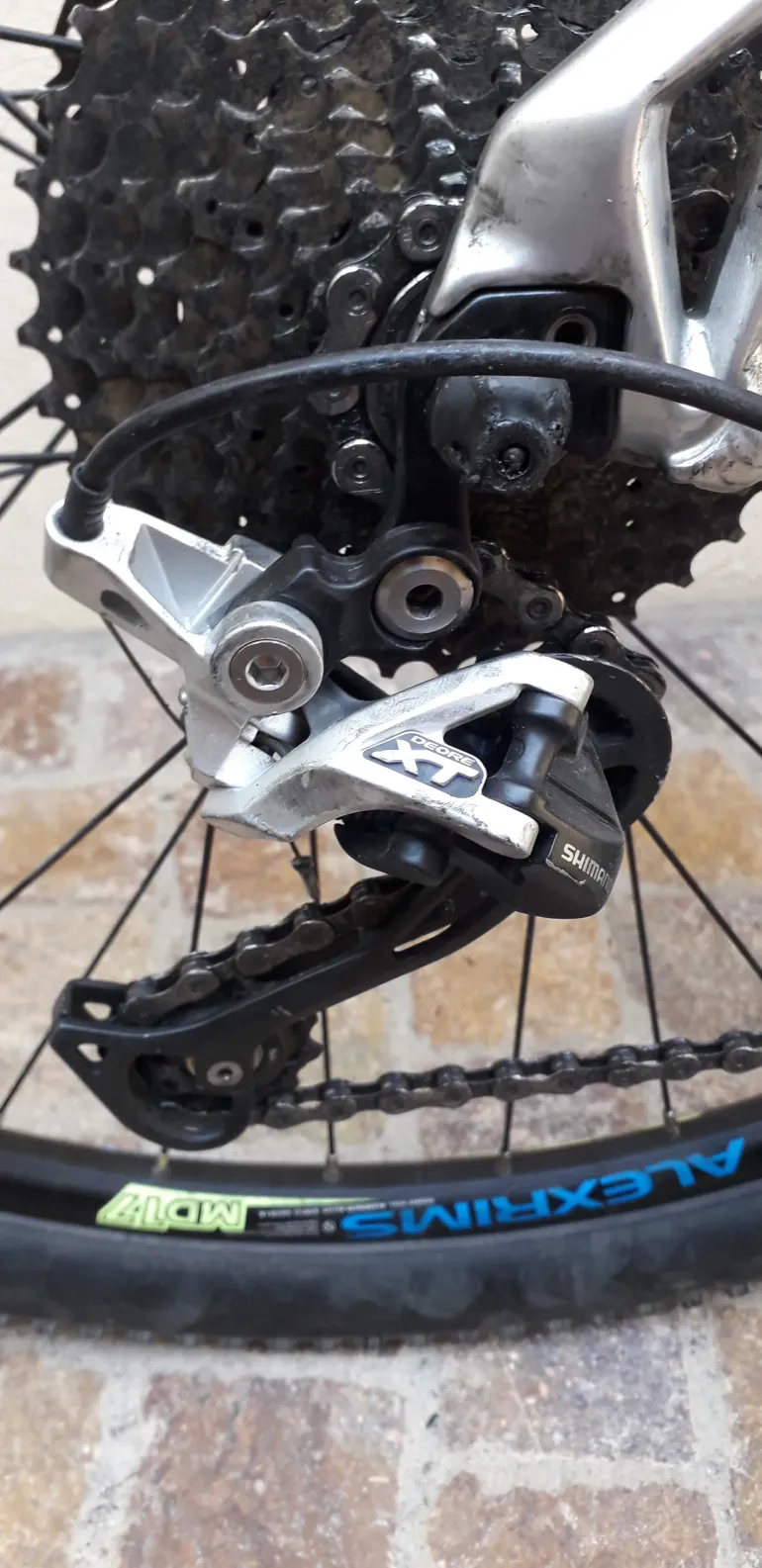 Used GT Avalanche 1.0 2016 Mountainbike — image 2 of 3