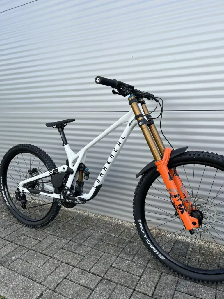 Commencal supreme best sale dh 29 signature