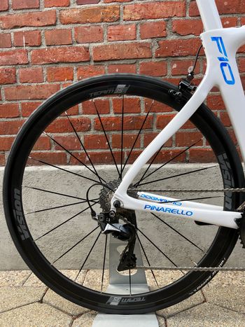 Used Pinarello NEW! Dogma F10 7,1Kg! Carbon/Full Shimano Dura Ace/Size 57,5 2022 Road & Gravel, Light Gray — image 2 of 16