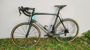 Used Bianchi Infinito CV Dura Ace 11sp Compact 2017 Road & Gravel, Black — image 4 of 9