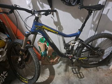 Used Giant Reign X0 2014 Mountainbike, Blue — image 3 of 3