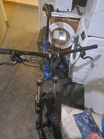 Used Giant Reign X0 2014 Mountainbike, Blue — image 2 of 3