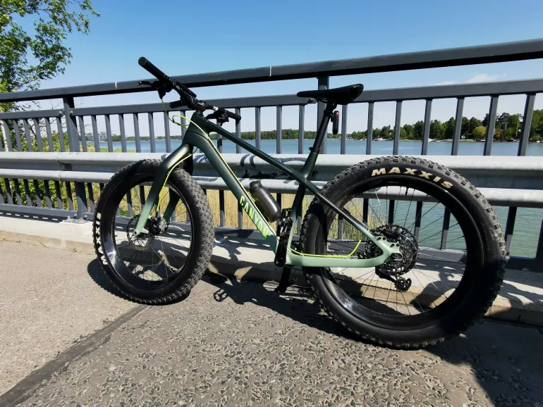 Used Canyon Dude CF 8 2022 Mountainbike, Green — image 2 of 3