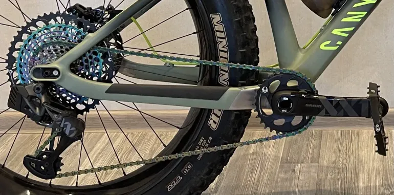 Used Canyon Dude CF 8 2022 Mountainbike, Green — image 3 of 3
