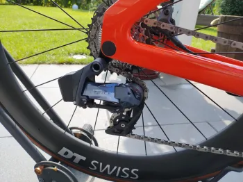 Used Canyon Aeroad CF SLX 8 DISC eTap 2022 Road & Gravel, Rosso — image 4 of 9