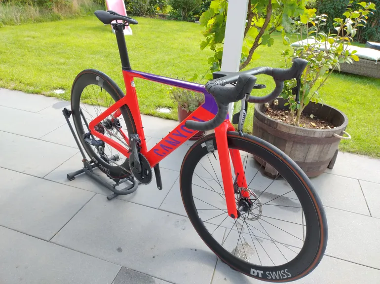 Used Canyon Aeroad CF SLX 8 DISC eTap 2022 Road & Gravel, Rosso — image 1 of 9