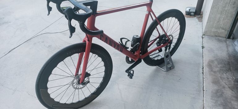 Used Canyon Endurace CF SL 7 eTAP 2022 Road & Gravel, Red — image 3 of 7