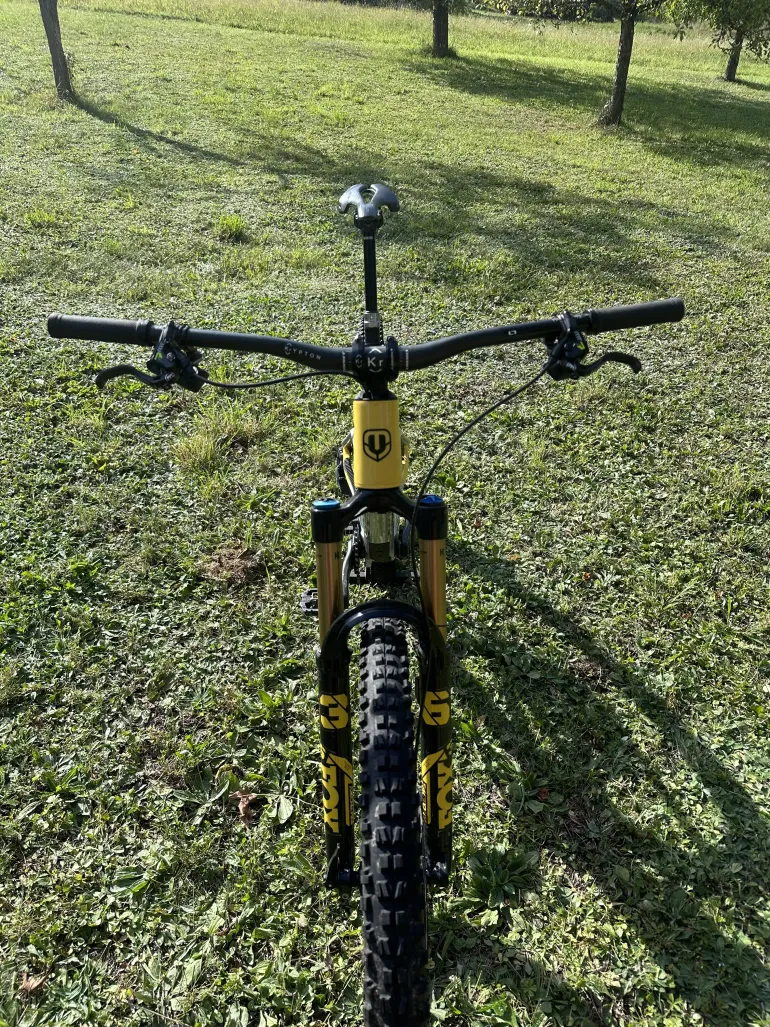 Mondraker RAZE CARBON RR used in LG buycycle