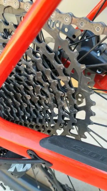 Used Scott Scale 940 2021 Mountainbike, Red — image 2 of 23