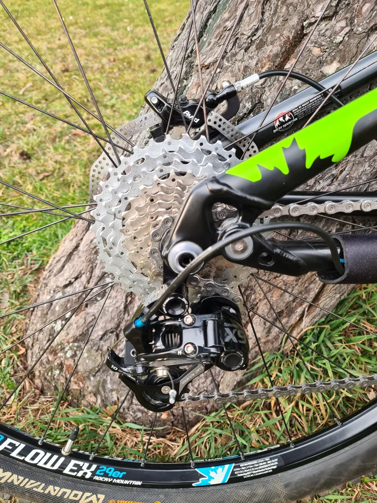 Used Rocky Mountain Instinct 970 MSL BC Edition 2014 Mountainbike, Black — image 8 of 12