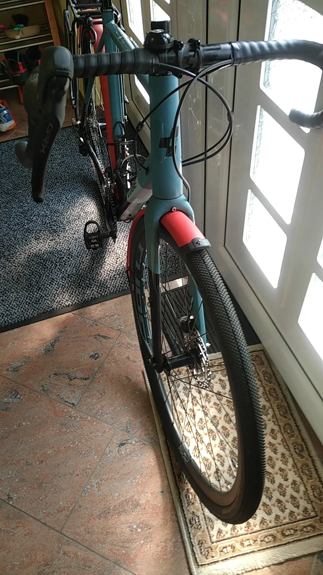 Cube gravel best sale bike 2019