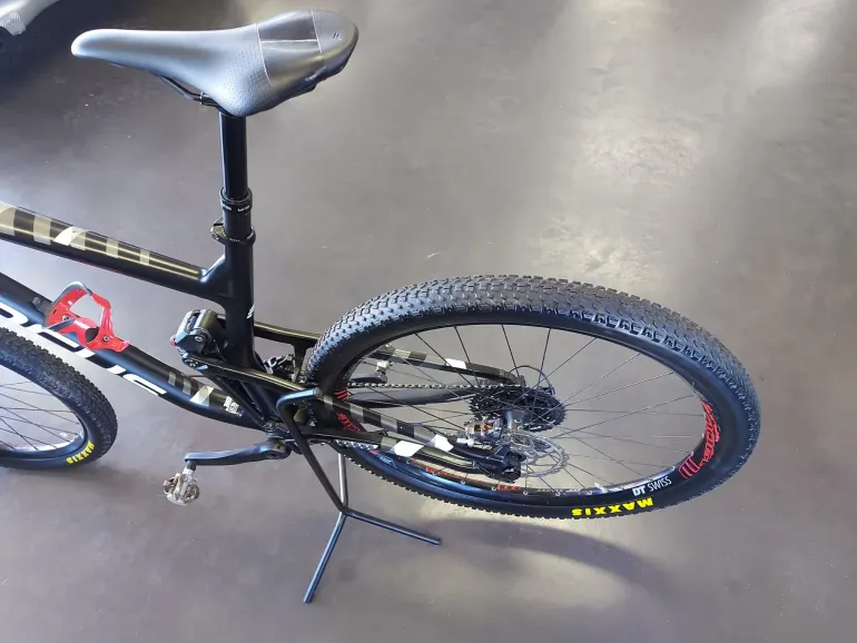 FOCUS 7月9日号 1200px-05-07_Ford_Focus_ZX3_03