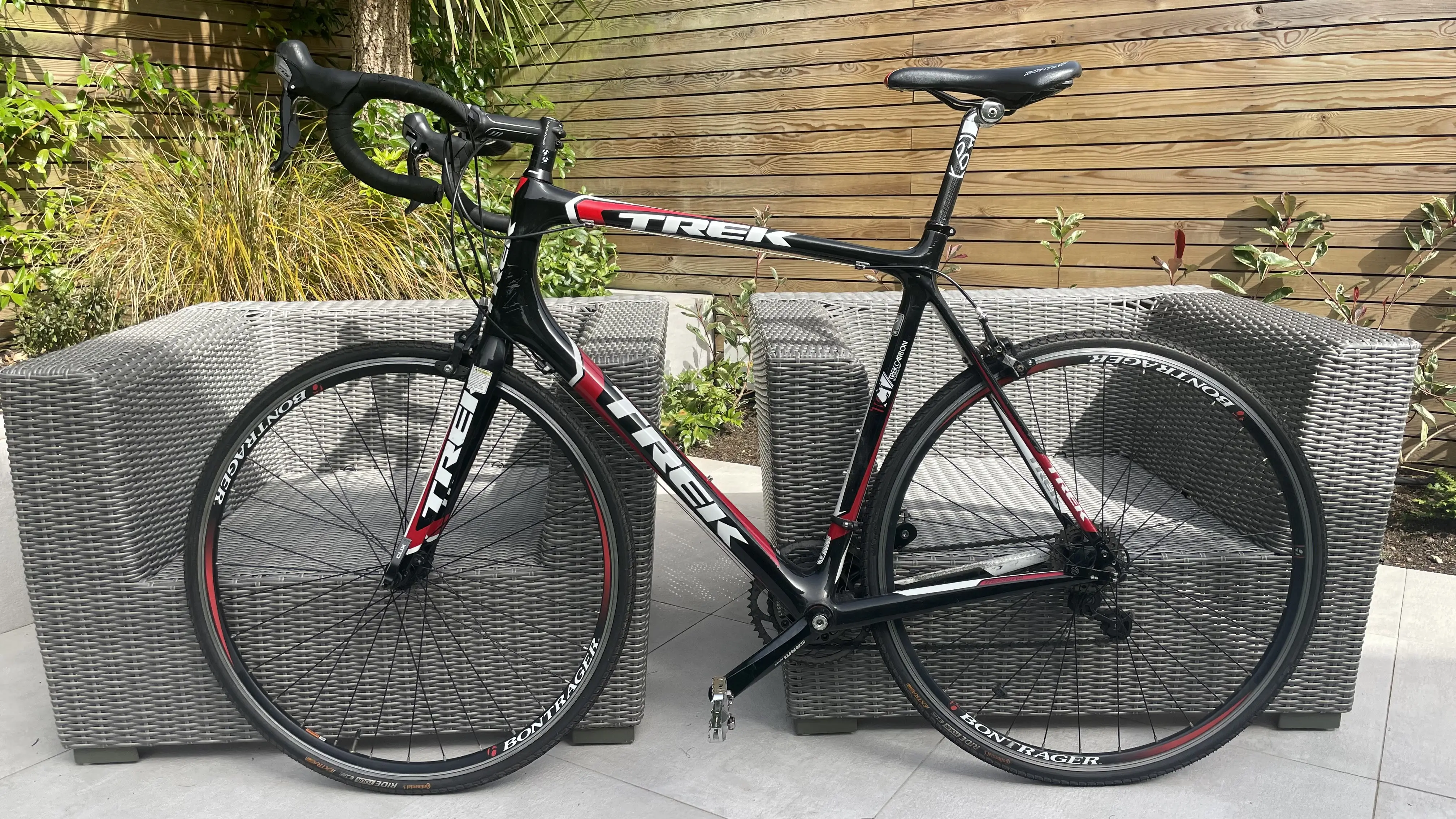 Trek madone red online black