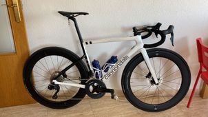 Cannondale supersix evo carbon best sale disc 105