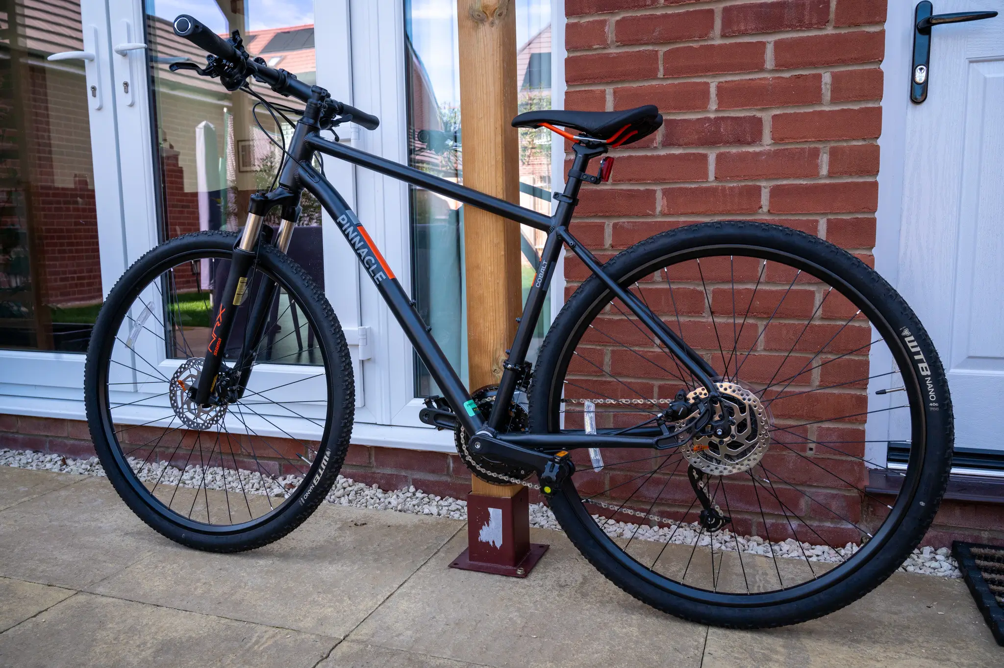 Pinnacle cobalt 4 store 2019 hybrid bike