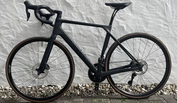 Used Canyon Endurace CF SLX 8 Di2 2023 Road & Gravel, Black — image 1 of 3