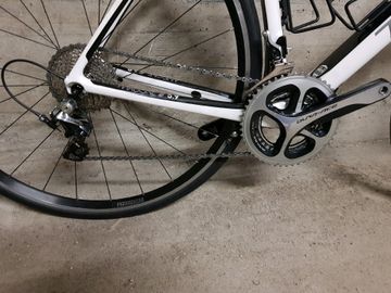 Trek Madone 5.9 H2 Compact UK 2014 Road & Gravel usato, Bianco — immagine 3 di 5