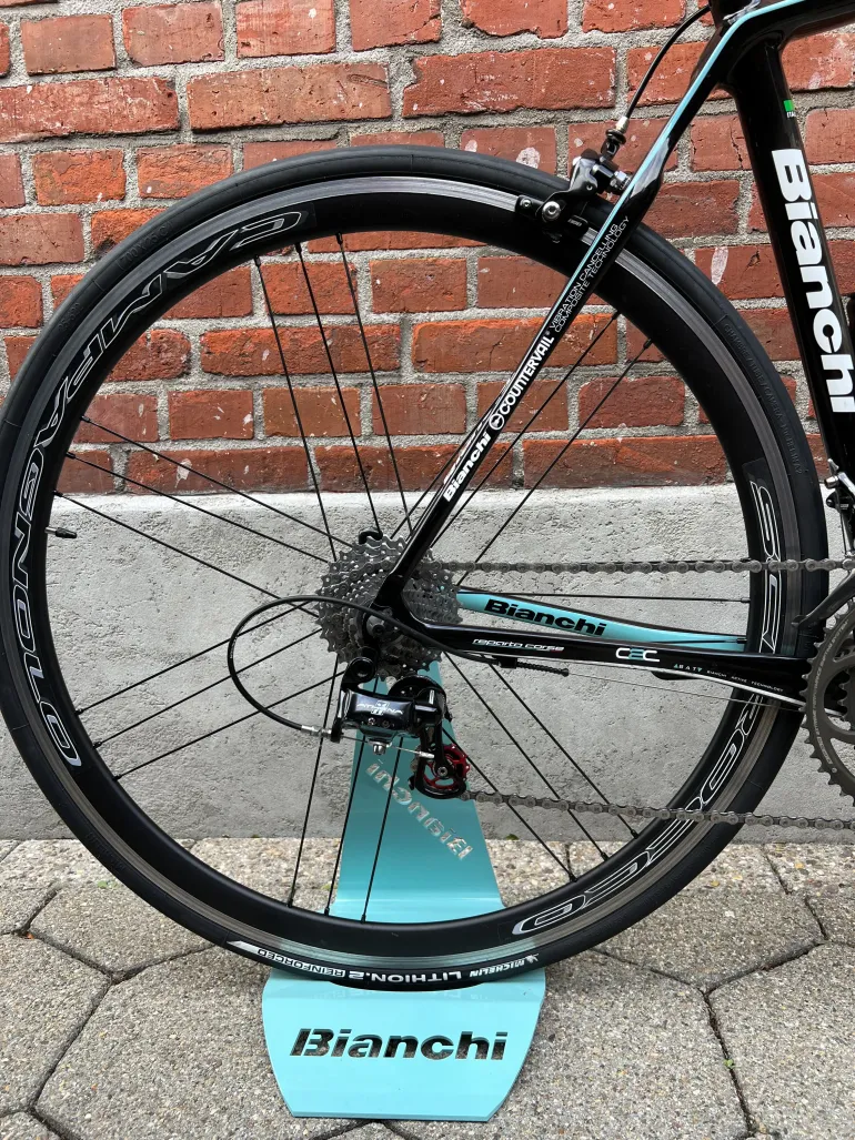 Bianchi Infinito CV Carbon/Size 57/Campagnolo Athena/7,7 kg/Scirocco/Good  Condition used in 57 cm | buycycle USA