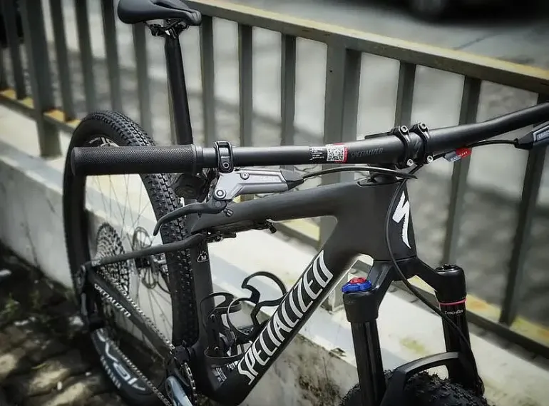 Used Specialized EPIC World Cup Expert 2024 Mountainbike, Black — image 4 of 4