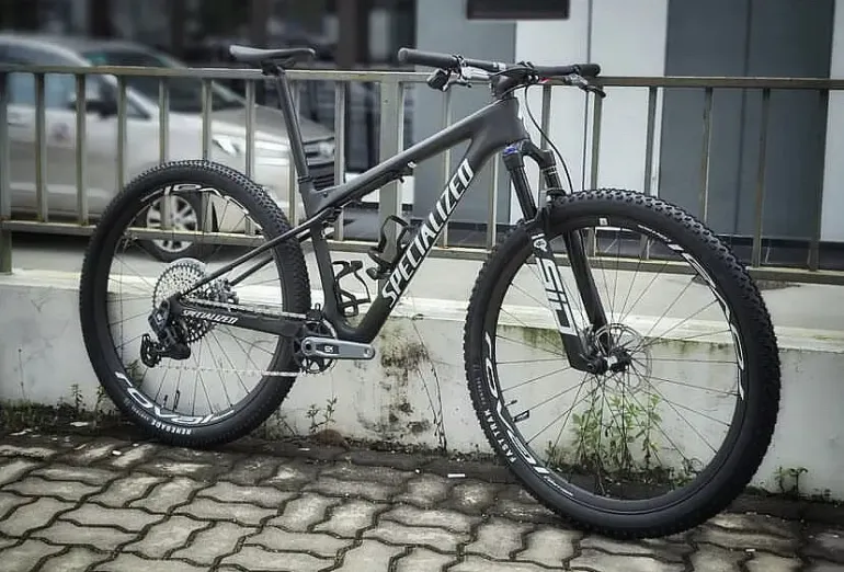 Used Specialized EPIC World Cup Expert 2024 Mountainbike, Black — image 1 of 4