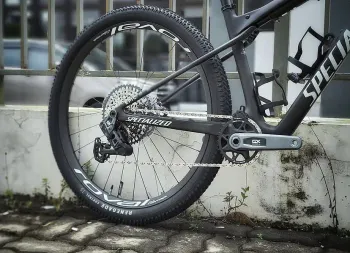 Used Specialized EPIC World Cup Expert 2024 Mountainbike, Black — image 2 of 4