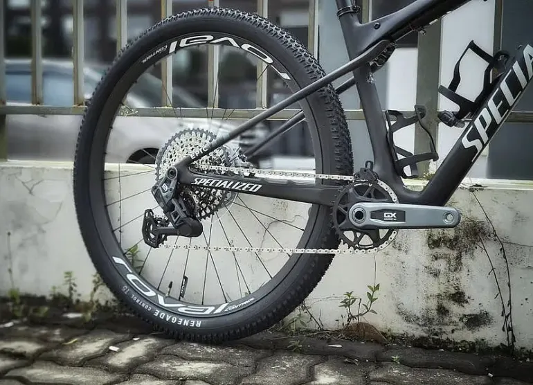 Used Specialized EPIC World Cup Expert 2024 Mountainbike, Black — image 2 of 4