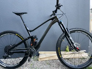 Used Lapierre Zesty AM CF 8.9 2023 Mountainbike, Black, 29 — image 1 of 5