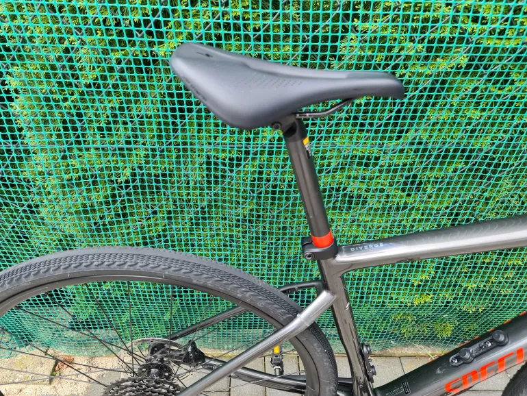 Used Specialized Diverge Base Carbon 2022 Road & Gravel, Light Gray — image 6 of 11