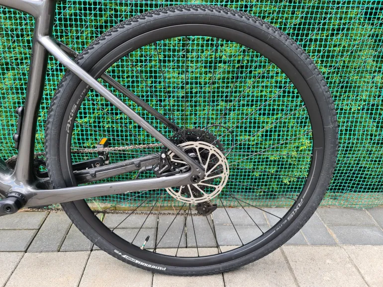 Used Specialized Diverge Base Carbon 2022 Road & Gravel, Light Gray — image 2 of 11