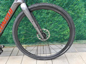 Used Specialized Diverge Base Carbon 2022 Road & Gravel, Light Gray — image 9 of 11