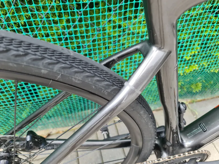 Used Specialized Diverge Base Carbon 2022 Road & Gravel, Light Gray — image 4 of 11