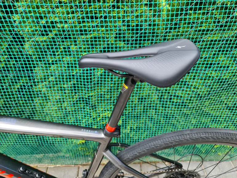 Used Specialized Diverge Base Carbon 2022 Road & Gravel, Light Gray — image 10 of 11