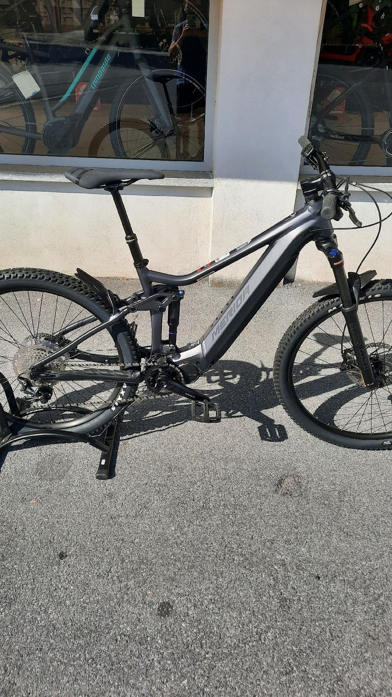 Used Merida eONE-FORTY 475 2022 Mountainbike, Light Gray — image 1 of 8
