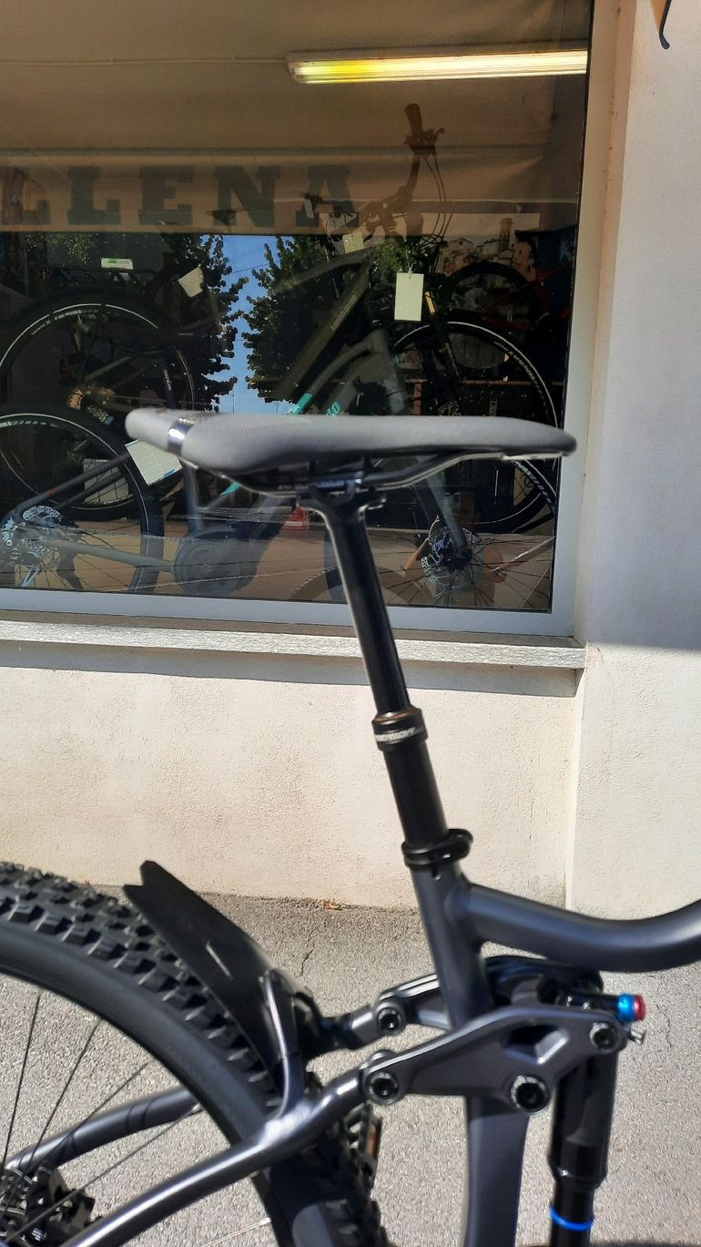Used Merida eONE-FORTY 475 2022 Mountainbike, Light Gray — image 7 of 8