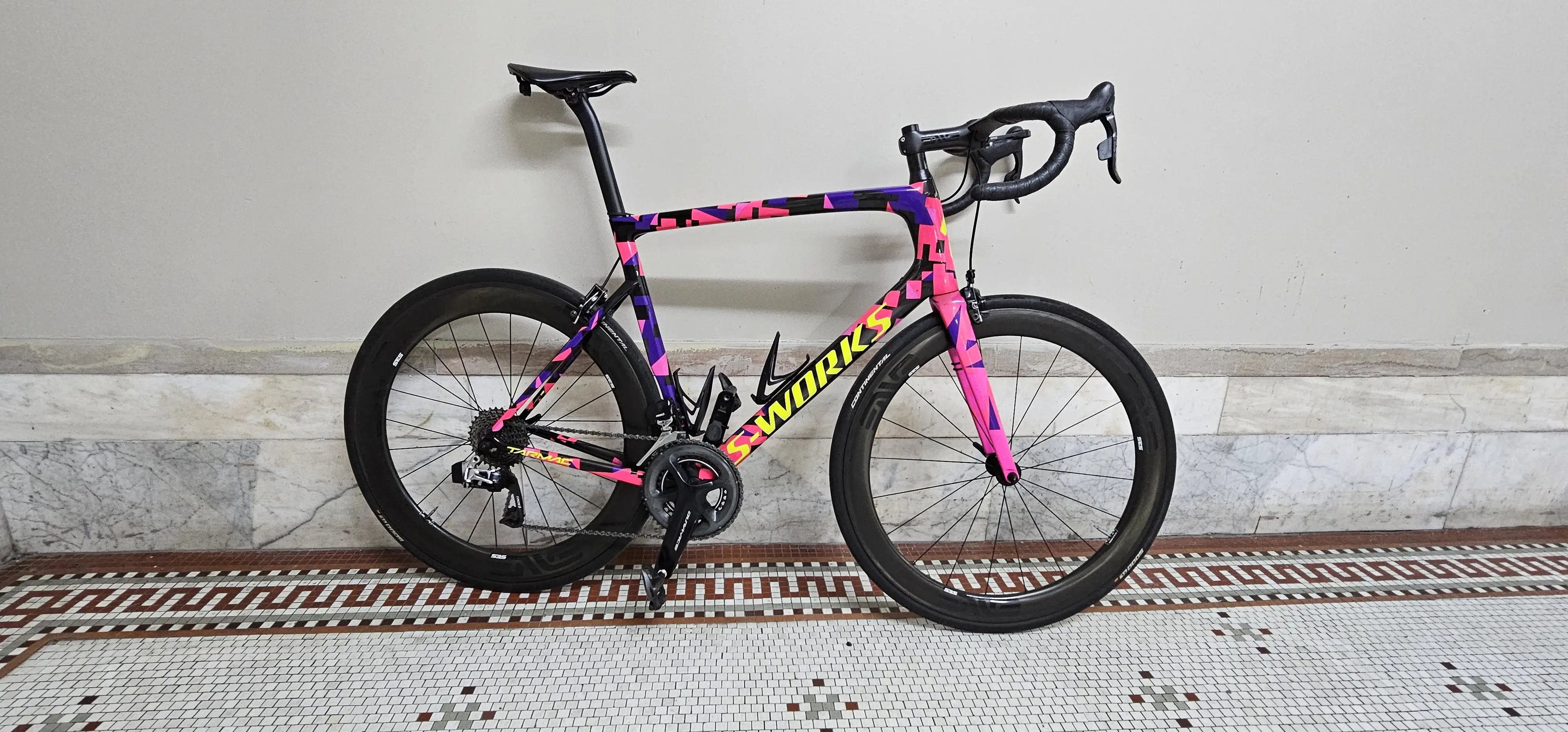 S works best sale tarmac acid pink