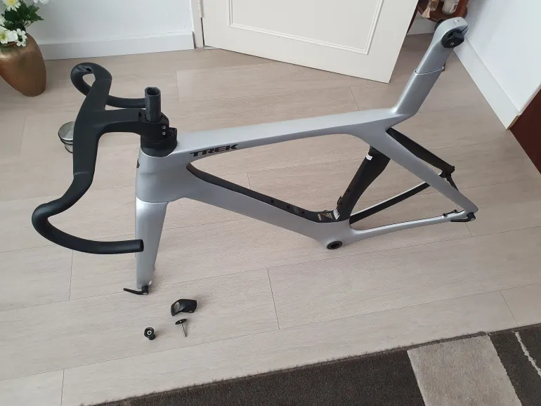 Used Trek Madone SLR 9 eTap Gen 7 2023 Road & Gravel, Light Gray — image 3 of 6